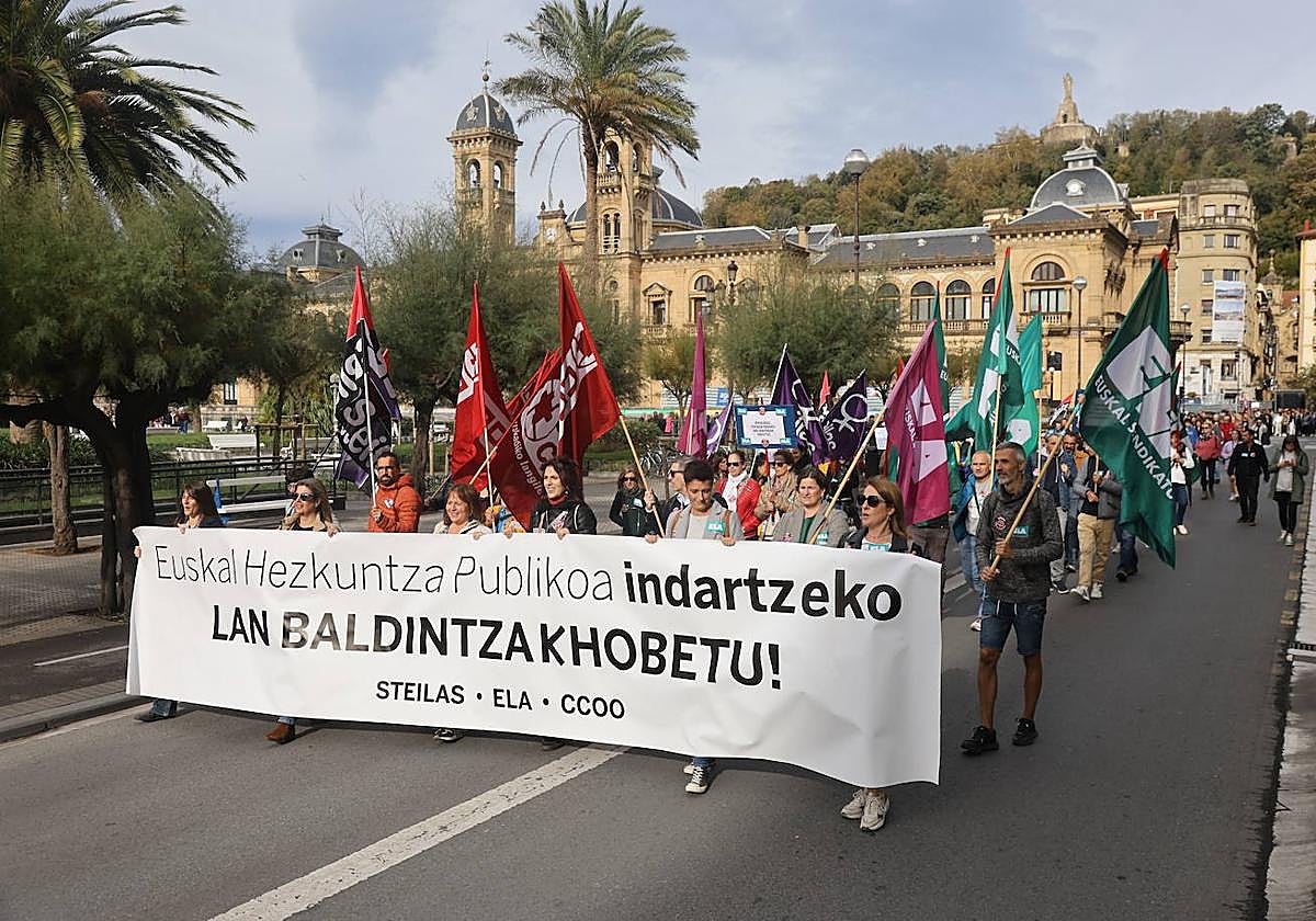 Manifestación en las calles de Donostia.