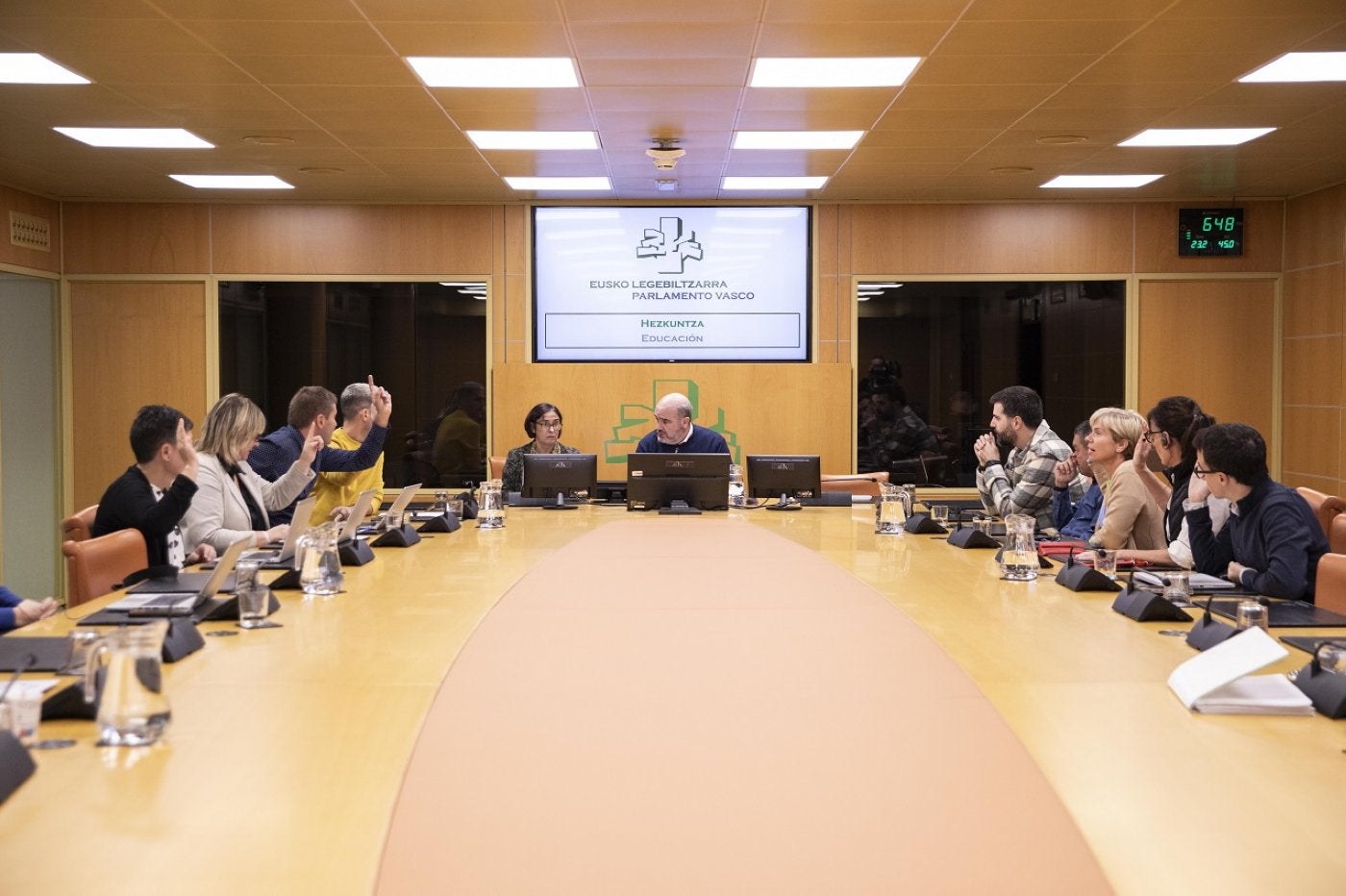 La comisión de Educación se reunió este miércoles en el Parlamento Vasco para debatir las enmiendas parciales a la ley.