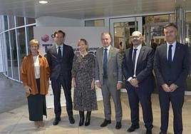 Tapia, Blanco, Mendoza, Urkullu, Pérez y Ortueta, ayer en el congreso de fabricación Avanzada, en Donostia.