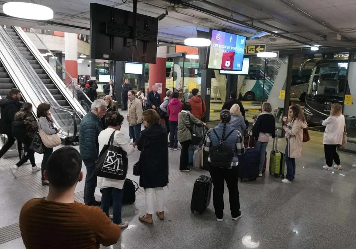 La víctima de maltrato y su agresor huyeron en un autobús de Donostia a  París con su bebé | El Diario Vasco