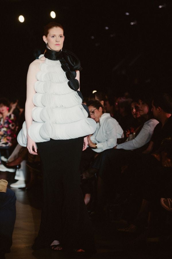 Desfile de Isabel Sanchis en Balenciaga