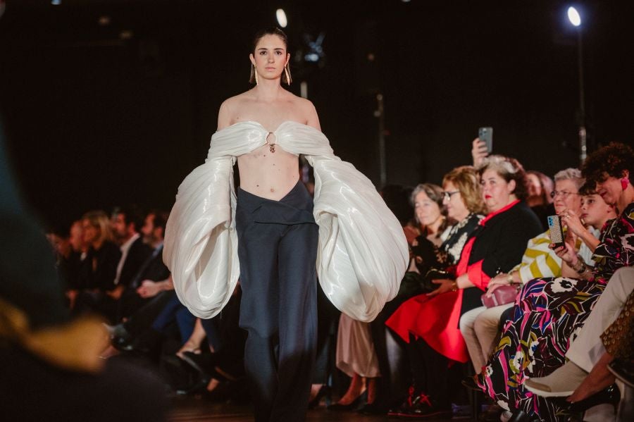 Desfile de Isabel Sanchis en Balenciaga