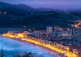 El restaurante Arguiñano, en primera fila de la playa de Zarautz.