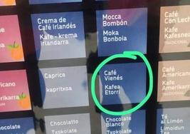 Máquina de café en la que se lee la traducción errónea.