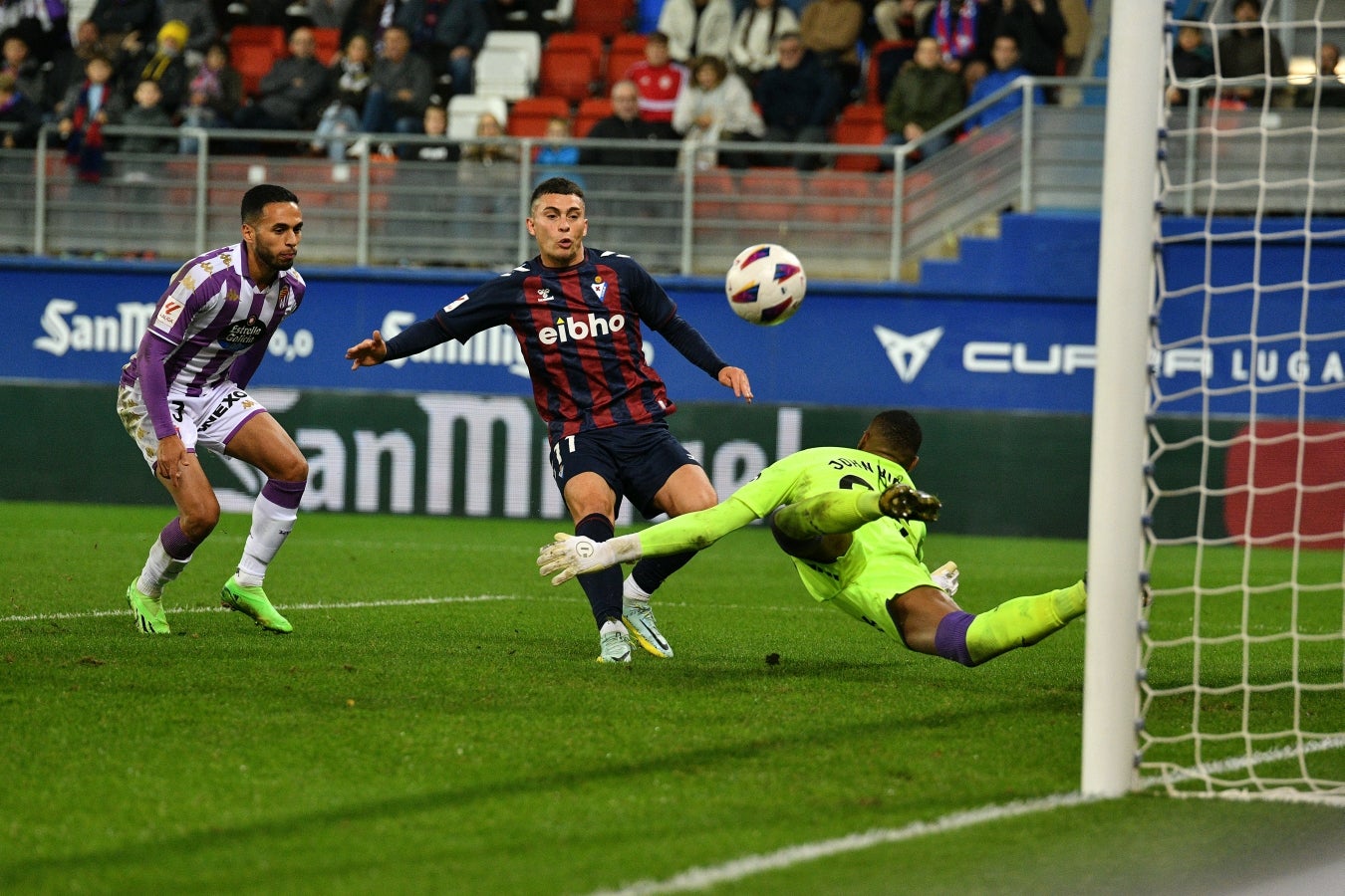 Las mejores imágenes de la &#039;manita&#039; del Eibar al Valladolid