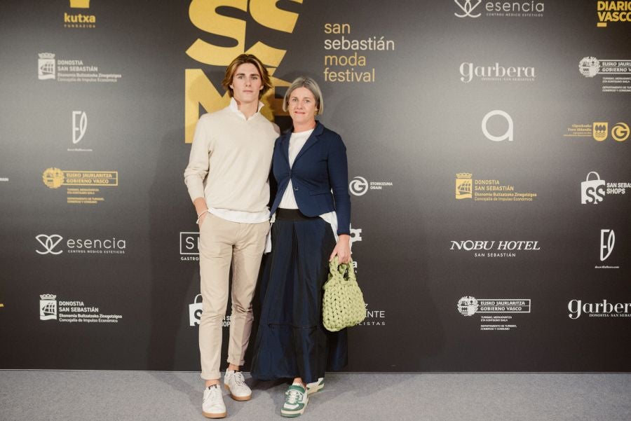 Loreak Mendian fusiona formas atemporales