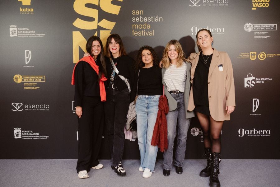 Loreak Mendian fusiona formas atemporales