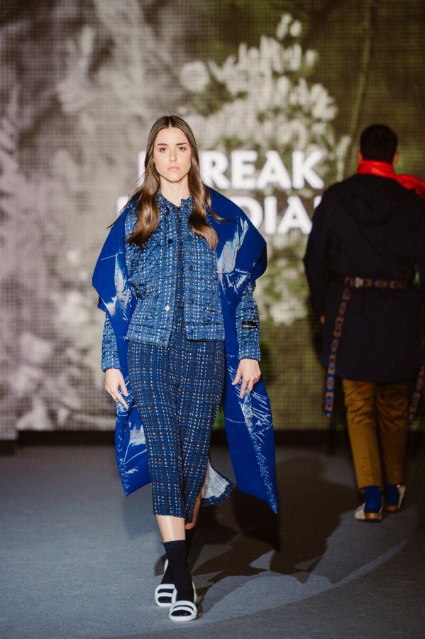 Loreak Mendian fusiona formas atemporales