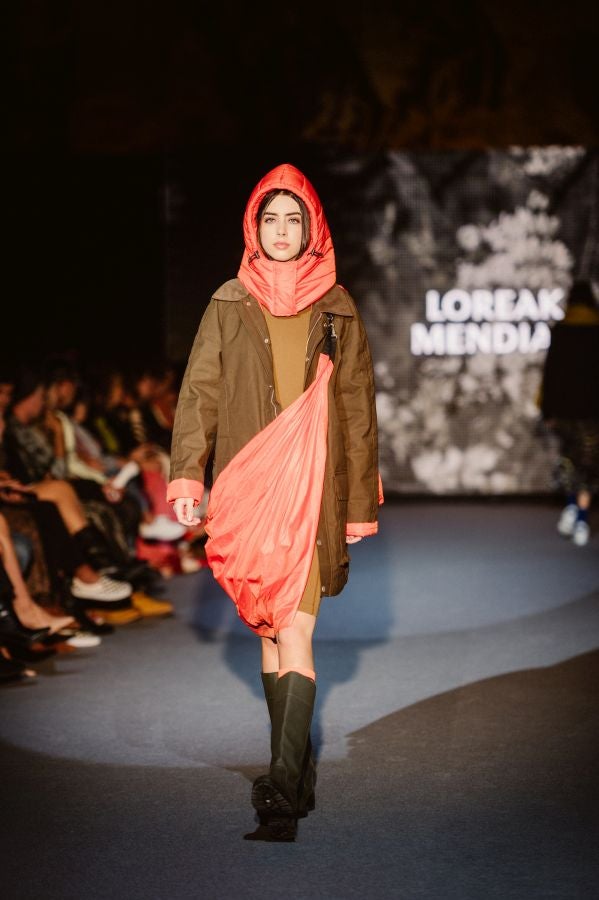 Loreak Mendian fusiona formas atemporales