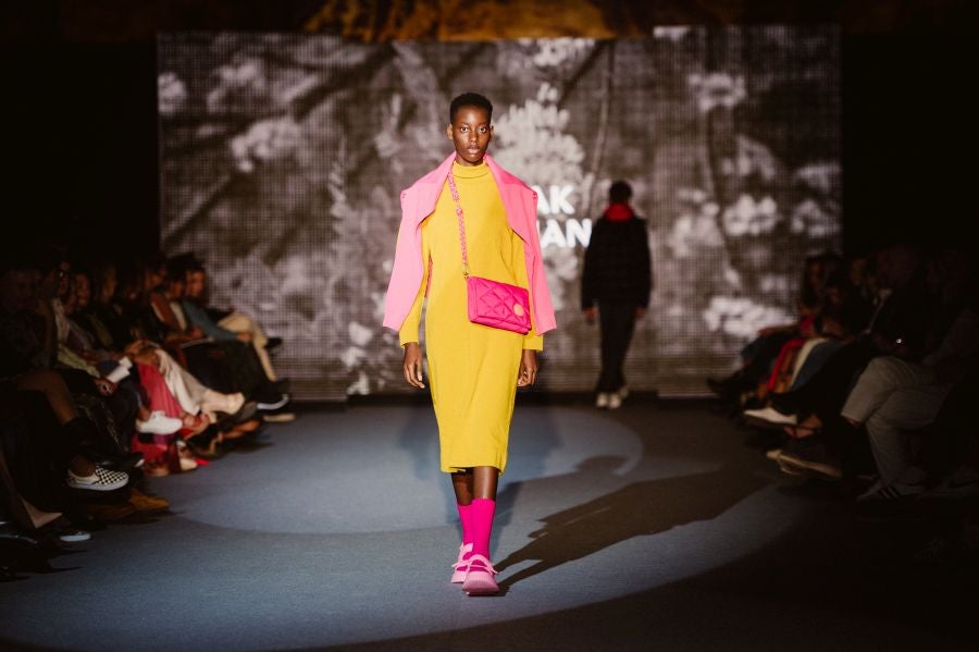 Loreak Mendian fusiona formas atemporales