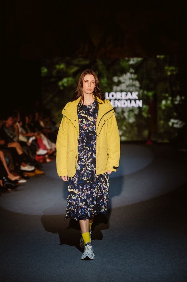 Loreak Mendian fusiona formas atemporales