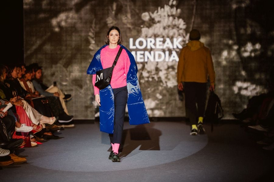 Loreak Mendian fusiona formas atemporales