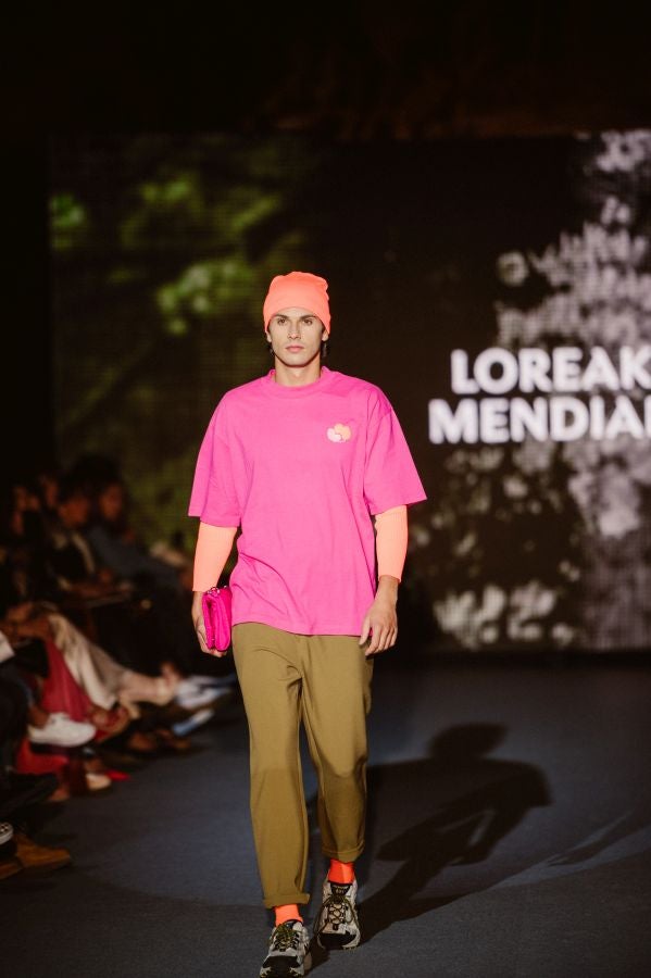 Loreak Mendian fusiona formas atemporales