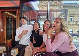 Iker Casillas junto a un grupo de amigas en la discoteca Gu