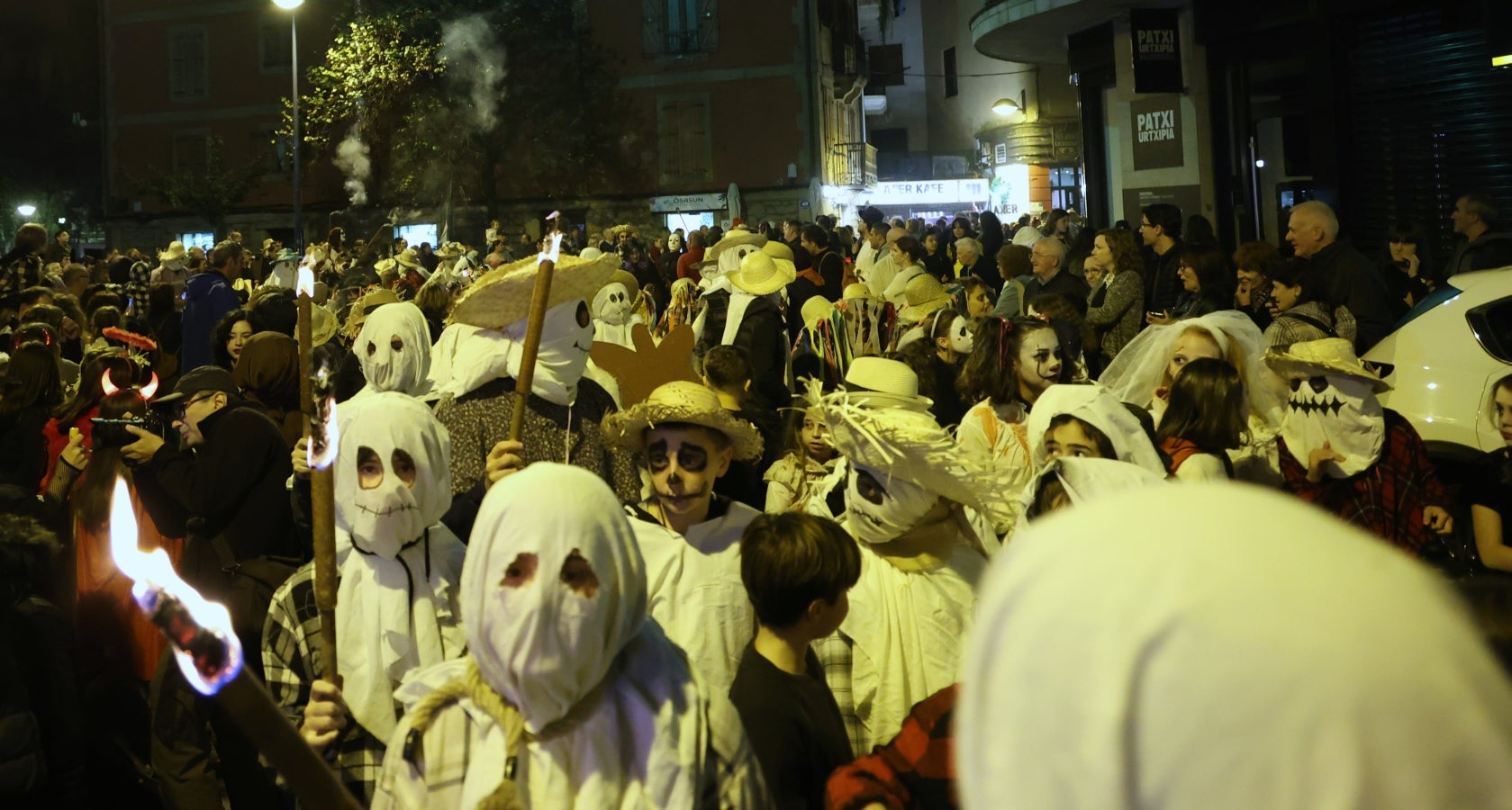 Las mejores fotos de Gau Beltza en Errenteria