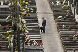El cementerio de Polloe en Donostia se ha llenado este 1 de noviembre de flores frescas