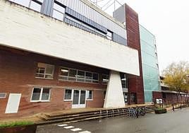 Fachada de acceso al polideportivo de Lazkao en el que se invertirán 600.000 euros.