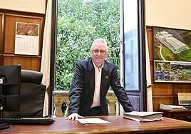 El socialista José Ignacio Asensio, en su despacho en la Diputación Foral de Gipuzkoa.