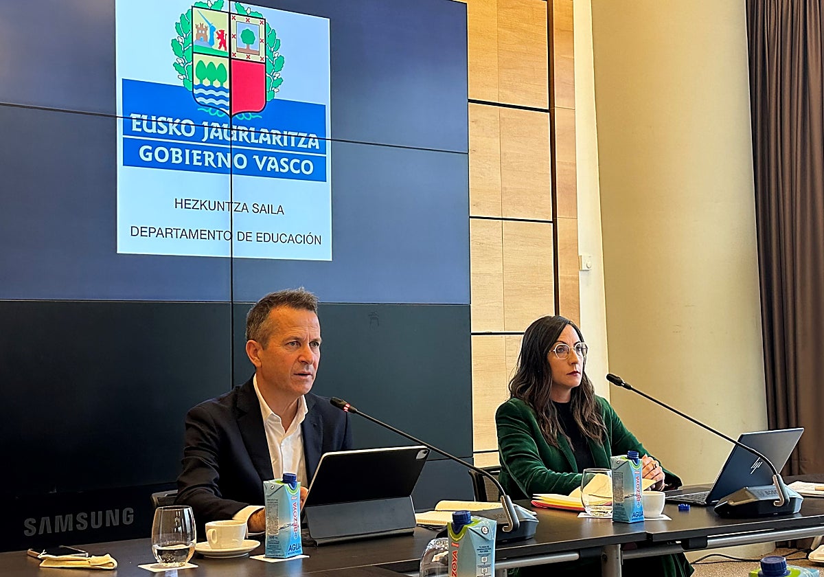 Jokin Bildarratz y Begoña Pedrosa han ofrecido un desayuno informativo.