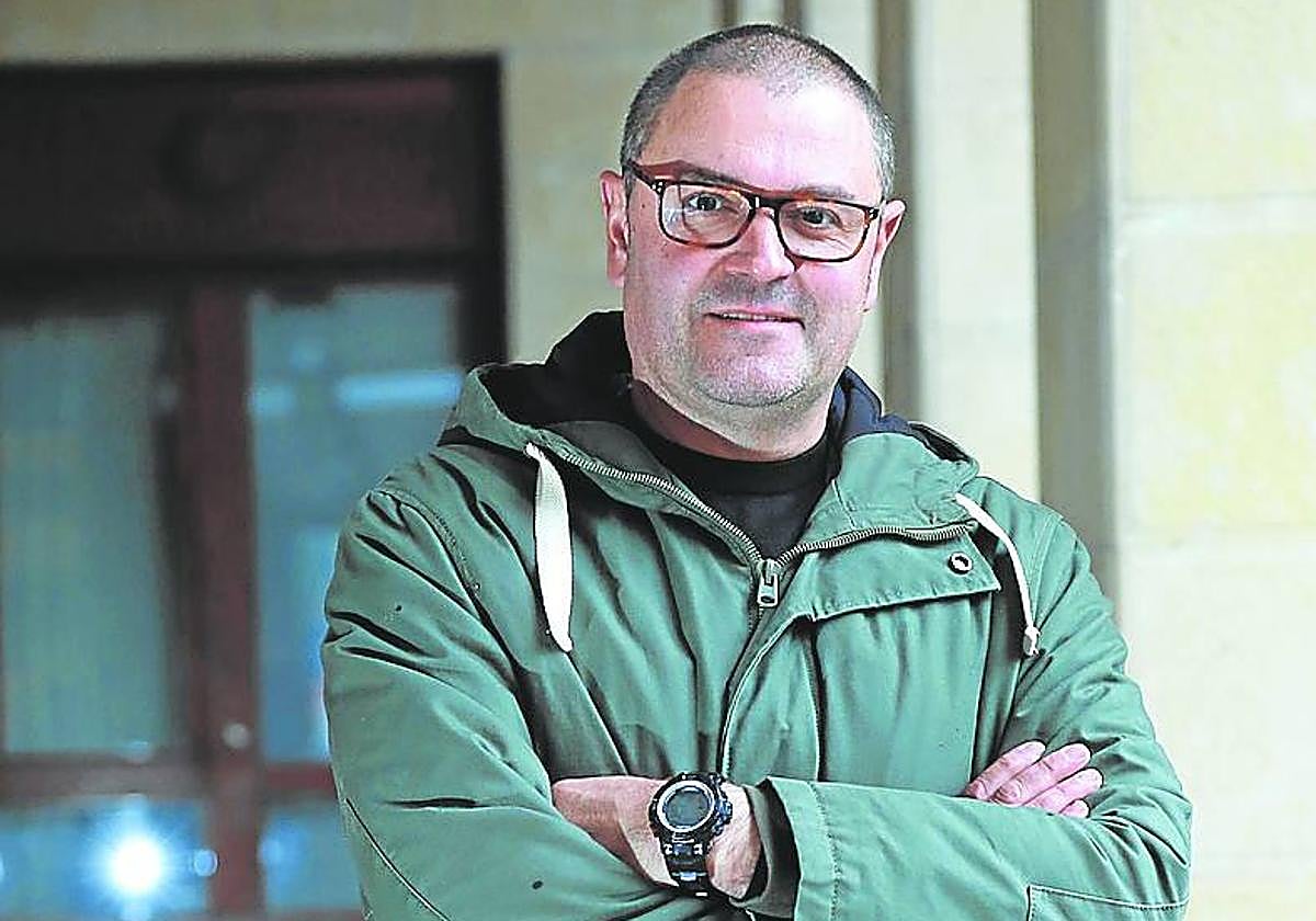 Asier Etxepare, general del Alarde, en la plaza Istillaga.