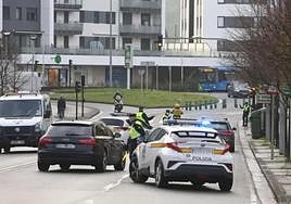 Control de la Guardia Municipal en una de las salidas de la ciudad.