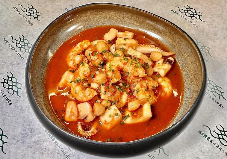 Receta garbanzos con langostinos y calamares