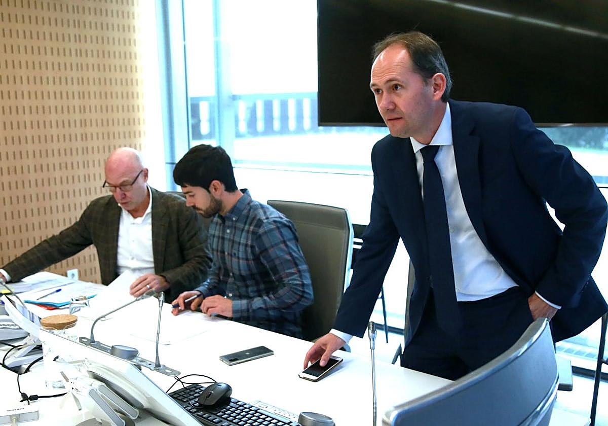 Jokin Perona presentó ayer el proyecto de norma foral del Impuesto de Grandes Fortunas en la Comisión de Hacienda y Finanzas.