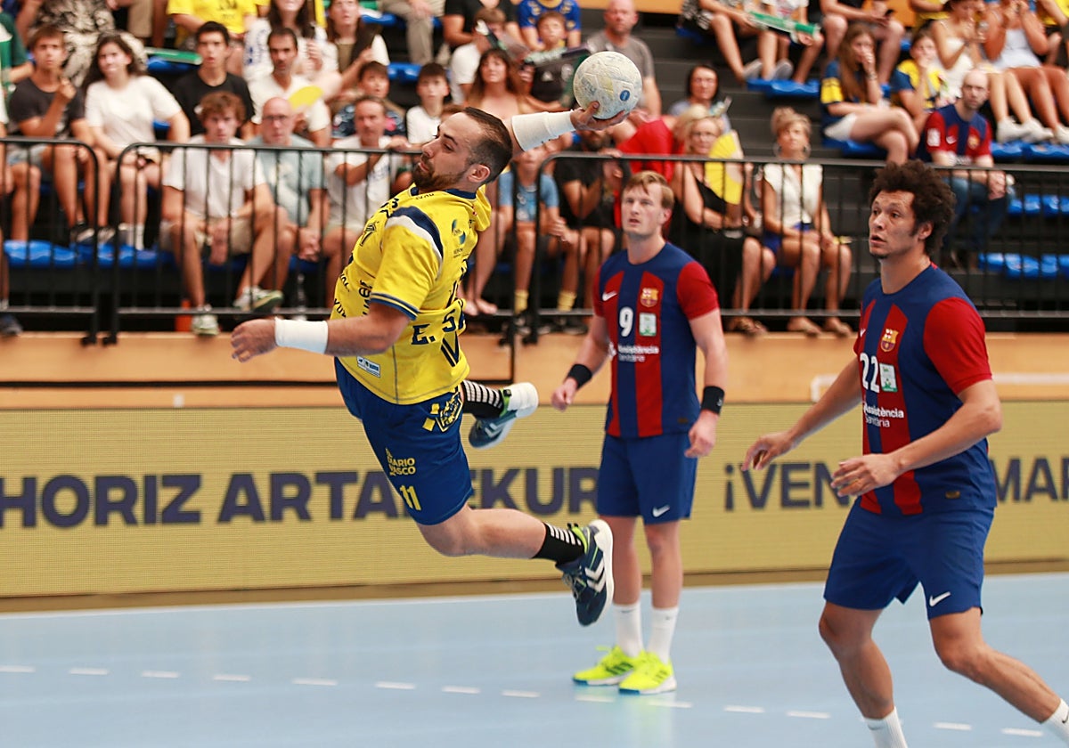 Esteban Salinas, en el partido de esta temporada contra el Barça.