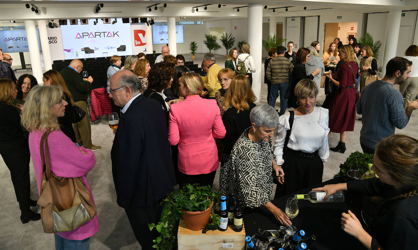 Tras la entrega de los premios se celebró un cóctel en DV Gunea.
