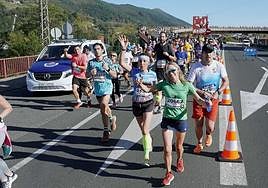 Paso de la Behobia-San Sebastián por Errenteria en la pasada edición, donde se producirán cambios de tráfico.