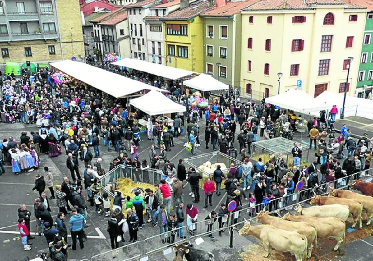 Vista de la explanada de Erregetxe durante una edición anterior de la feria de Gaztañerre.