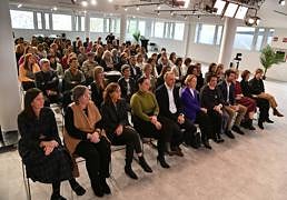 DV entrega los premios Apartak en reconocimiento a mujeres extraordinarias