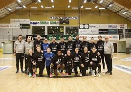 El Bera Bera en el entrenamiento realizado ayer en el escenario del partido, en el Asenhallen de Sola.