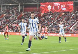 Carlos Fernández celebra su gol de penalti.