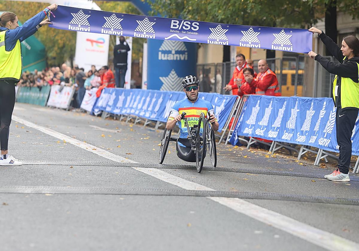 Fotos de las handbikes de la Behobia 2023