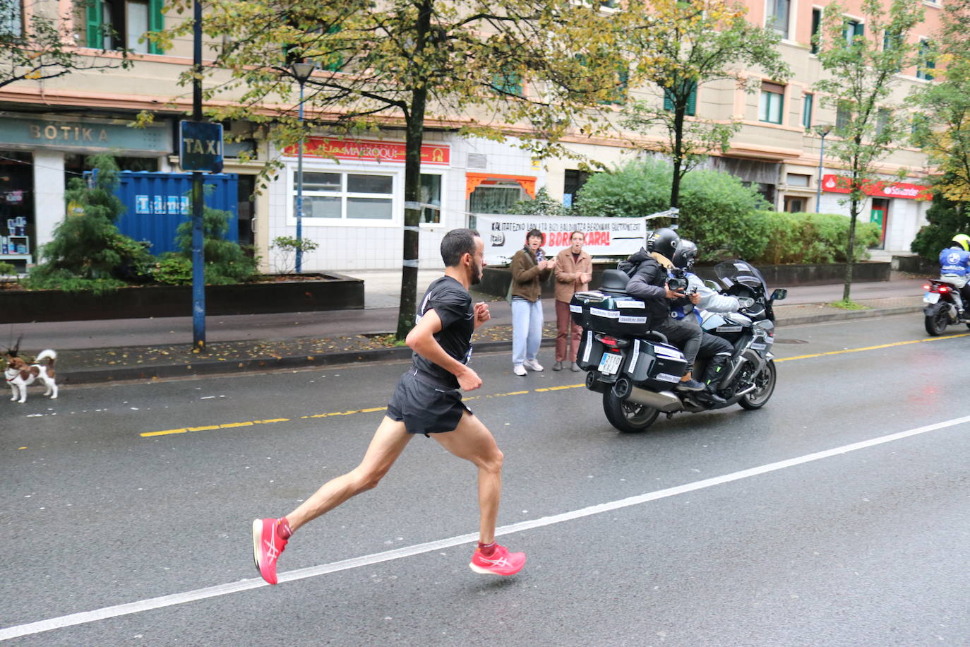 Fotos de la Behobia-San Sebastián 2023 a su paso por Errenteria
