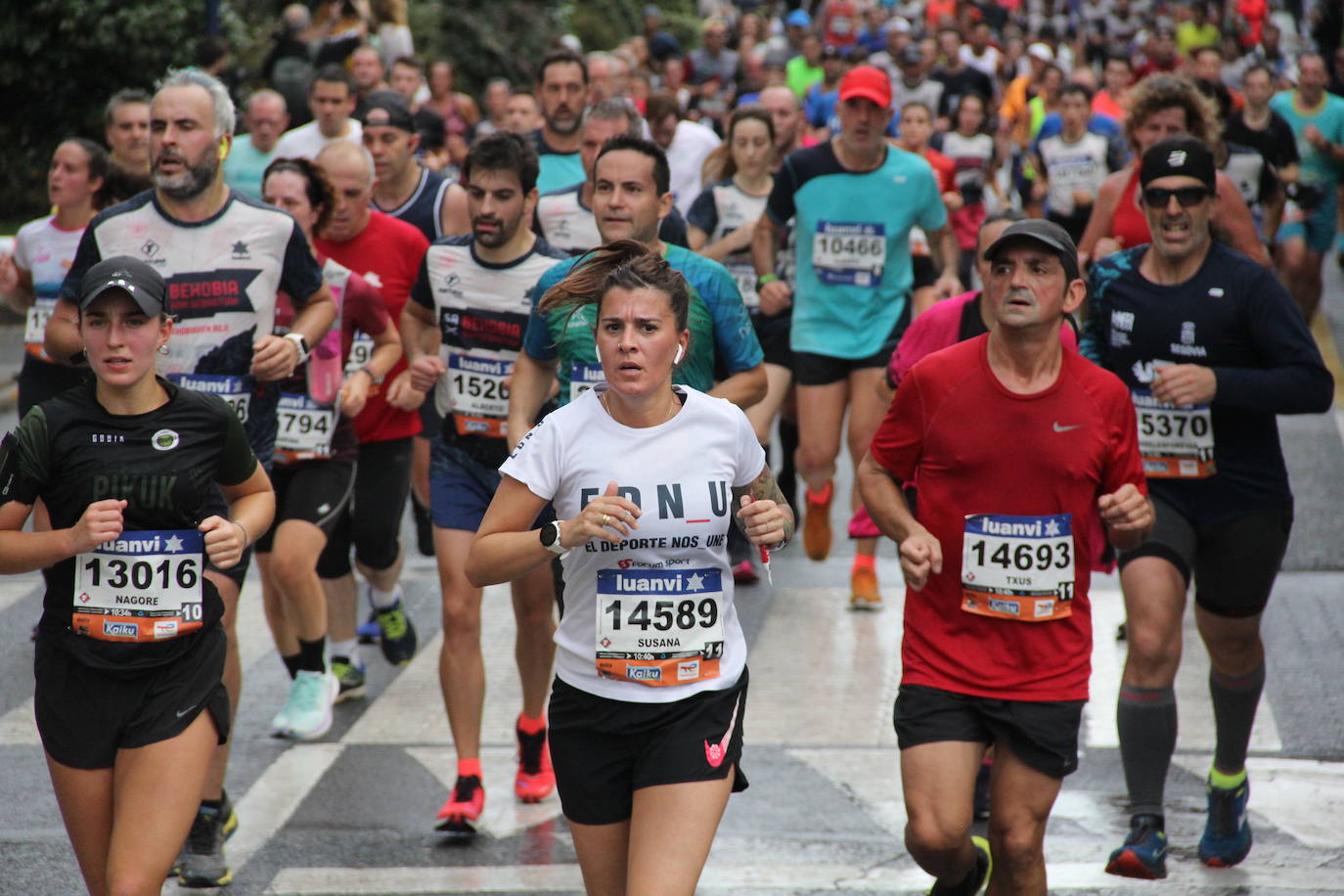 Fotos de la Behobia-San Sebastián 2023 a su paso por Errenteria