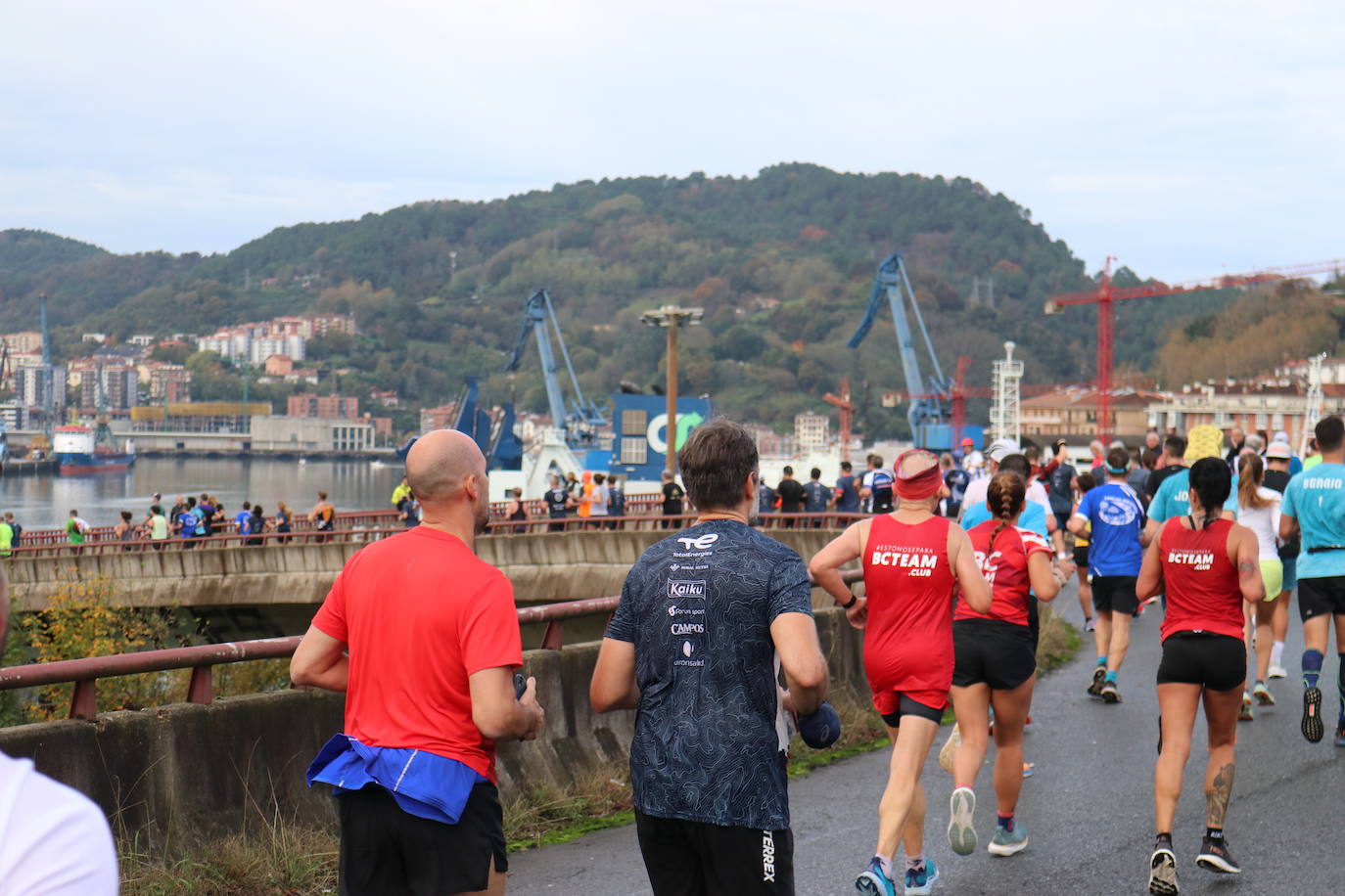 Fotos de la Behobia-San Sebastián 2023 a su paso por Errenteria