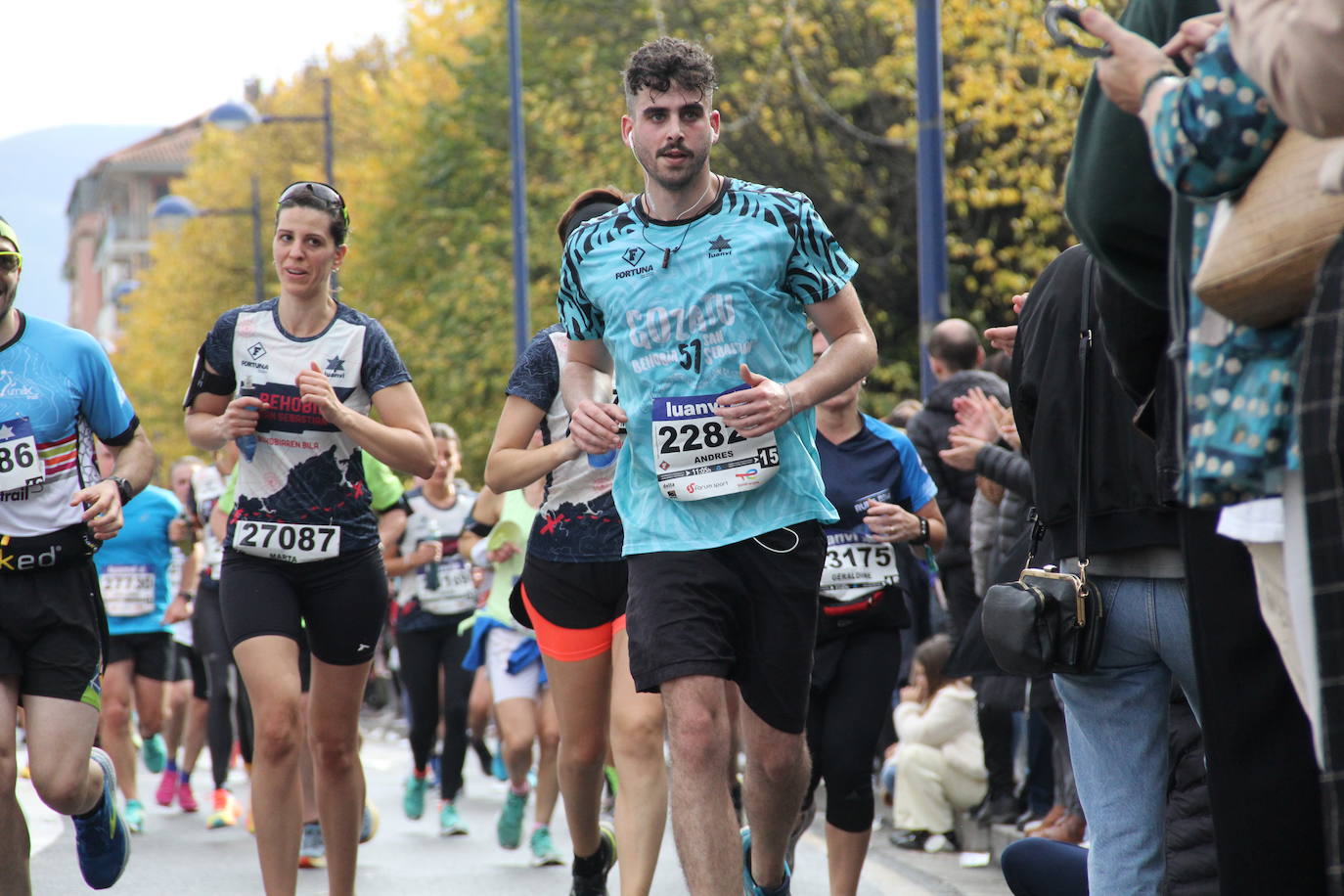 Fotos de la Behobia-San Sebastián 2023 a su paso por Errenteria