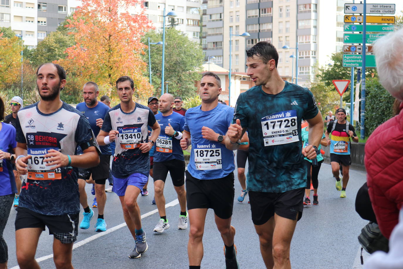 Fotos de la Behobia-San Sebastián 2023 a su paso por Errenteria