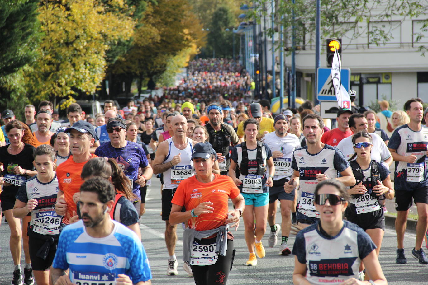 Fotos de la Behobia-San Sebastián 2023 a su paso por Errenteria