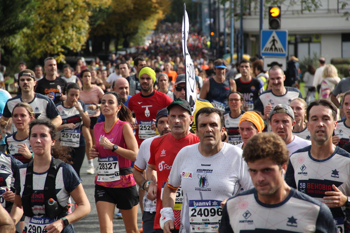 Fotos de la Behobia-San Sebastián 2023 a su paso por Errenteria
