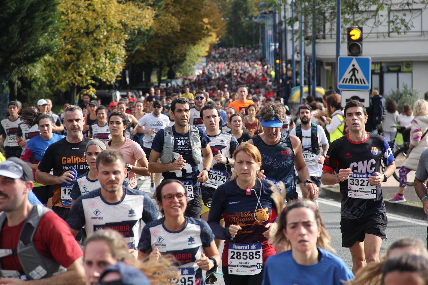 Fotos de la Behobia-San Sebastián 2023 a su paso por Errenteria