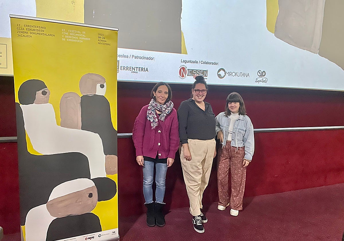 Itsaso Cruz, Nagore Portugal y Naroa Galdós, en la presentación del festival en Cines Niessen.