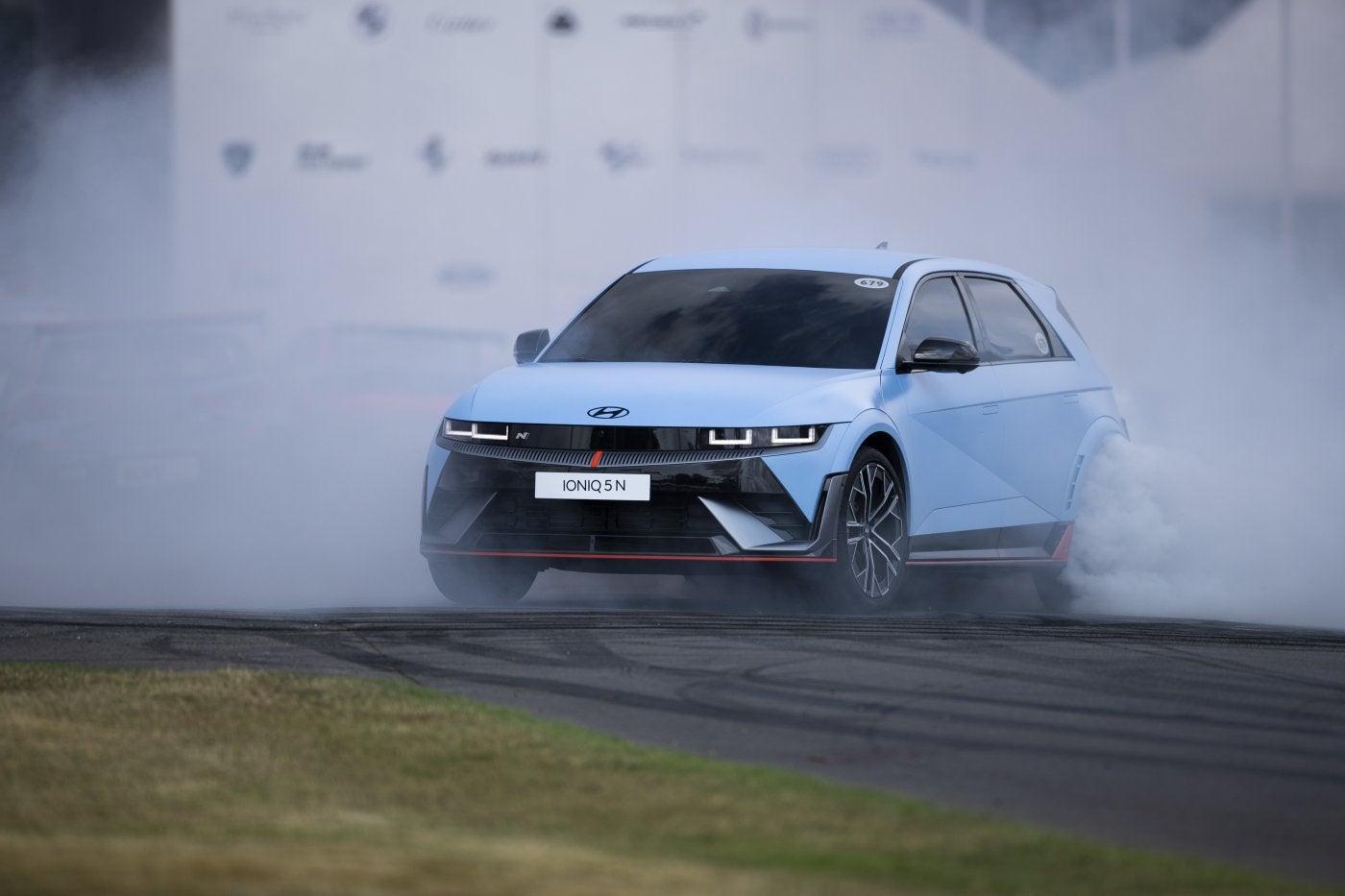 Imagen del Hyundai Ioniq 5 N en pleno derrapaje.