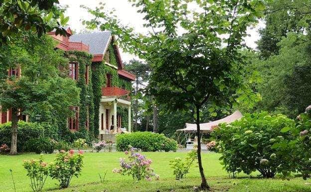 Vista exterior del palacio Arbaizenea de san Sebastián.