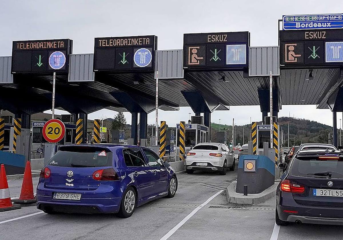 El peaje de Zarautz dirección Francia.