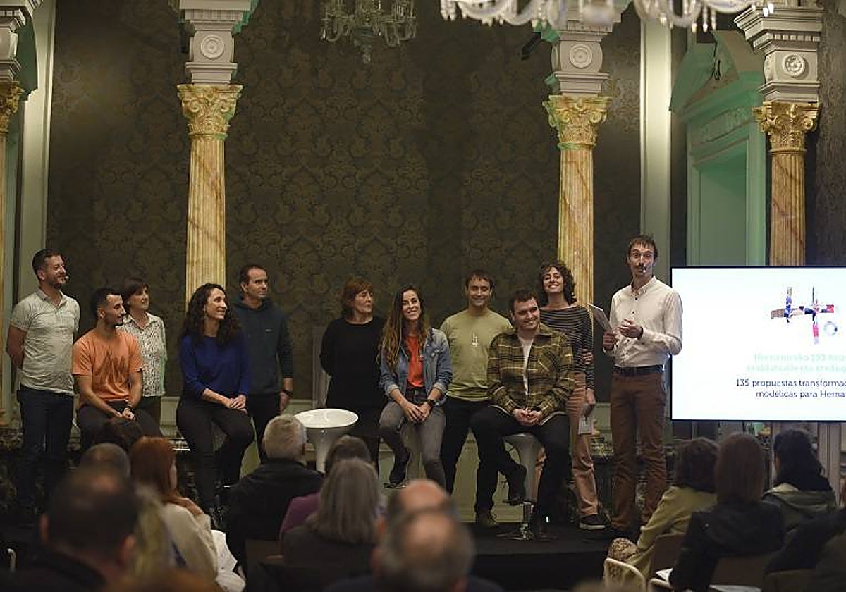 Instante de la presentación realizada ante la ciudadanía.