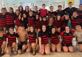 Nadadoras y nadadores del Eibar Igerixan escolar y federado que tomaron parte en la segunda jornada del Provincial de Invierno celebrado en Ipurua.