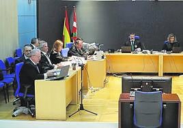 La sala de vistas, con el Magistrado Presidente en el centro.